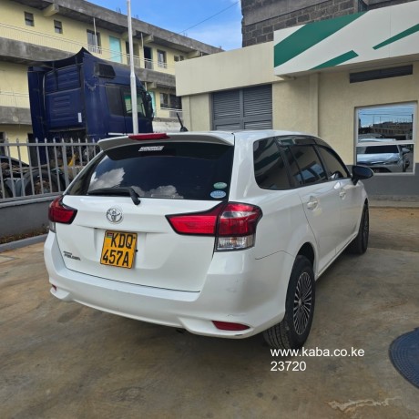 2017-toyota-fielder-big-4