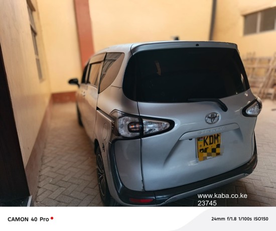 toyota-sienta-2016-big-0
