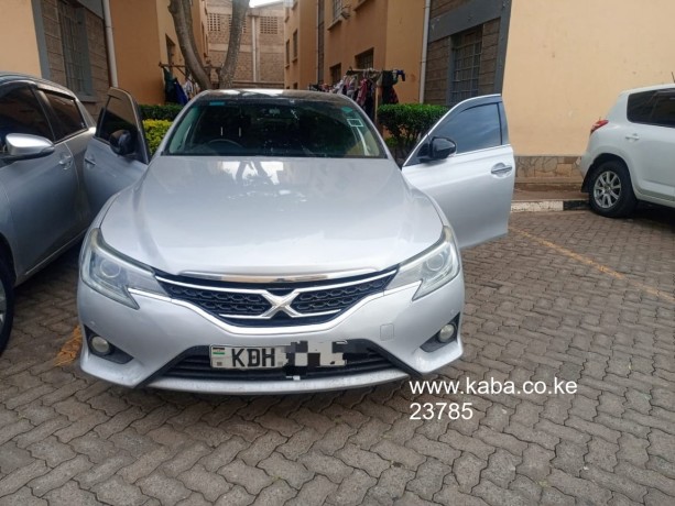 toyota-mark-x-2014-big-0