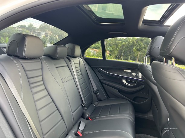 2019-mercedes-e300-amg-sunroof-big-4