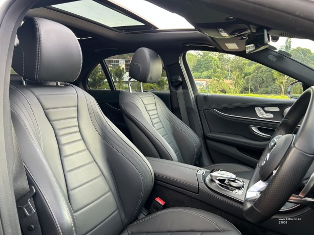2019-mercedes-e300-amg-sunroof-big-3