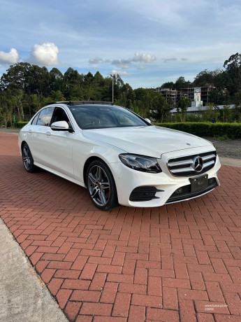 2019-mercedes-e300-amg-sunroof-big-0