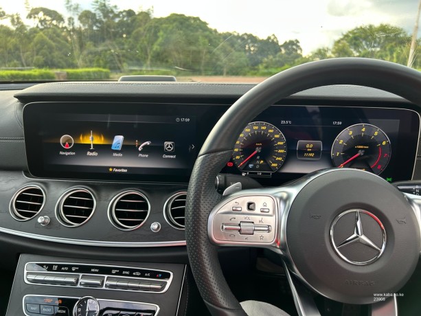 2019-mercedes-e300-amg-sunroof-big-9