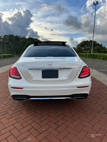 2019-mercedes-e300-amg-sunroof-big-5