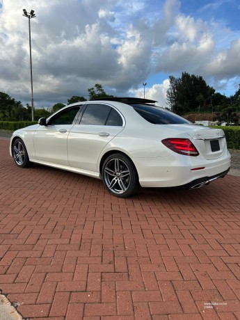 2019-mercedes-e300-amg-sunroof-big-6