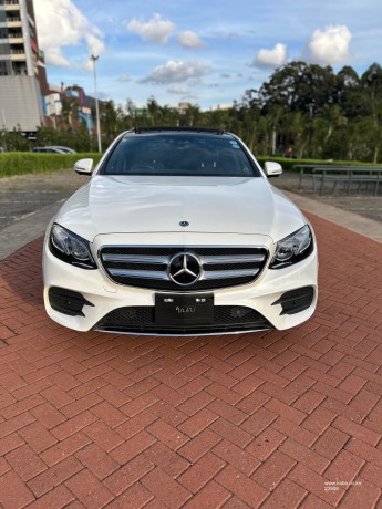 2019-mercedes-e300-amg-sunroof-big-8
