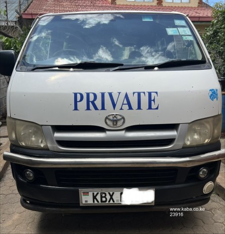 toyota-hiace-van-big-0