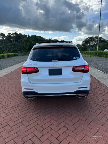 2019-mercedes-glc250-amg-sunroof-big-5