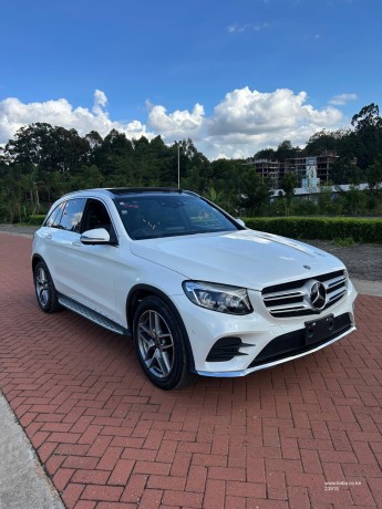 2019-mercedes-glc250-amg-sunroof-big-0