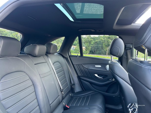 2019-mercedes-glc250-amg-sunroof-big-3