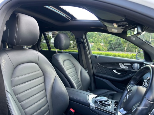 2019-mercedes-glc250-amg-sunroof-big-4