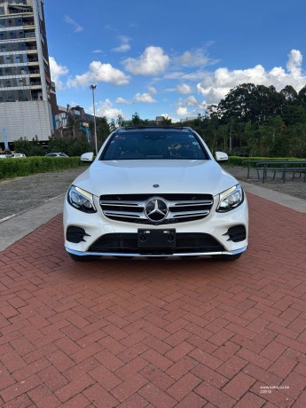 2019-mercedes-glc250-amg-sunroof-big-6