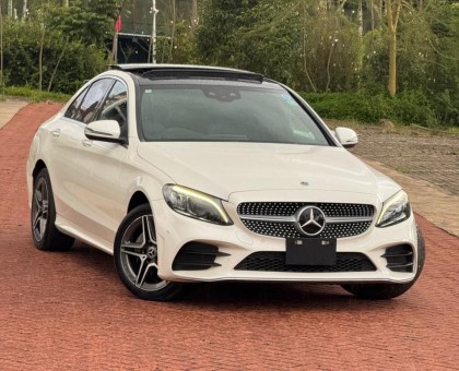 2019 Mercedes C200 4Matic Sunroof