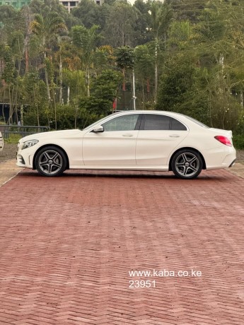 2019-mercedes-c200-4matic-sunroof-big-8