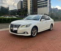 2017-toyota-crown-small-4
