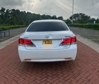 2017-toyota-crown-small-6