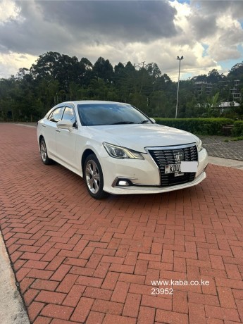 2017-toyota-crown-big-0