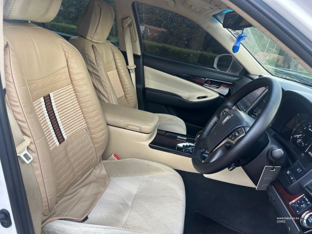 2017-toyota-crown-big-3