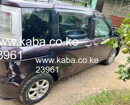 toyota-sienta-big-9