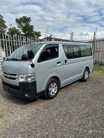 2019-toyota-hiace-diesel-7l-big-7