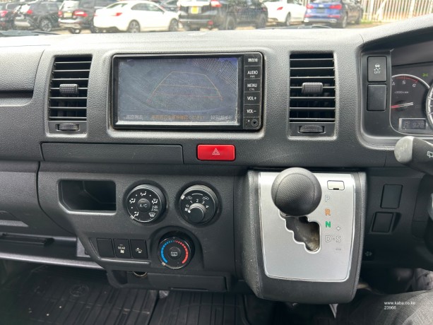 2019-toyota-hiace-diesel-7l-big-2