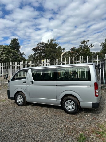 2019-toyota-hiace-diesel-7l-big-8