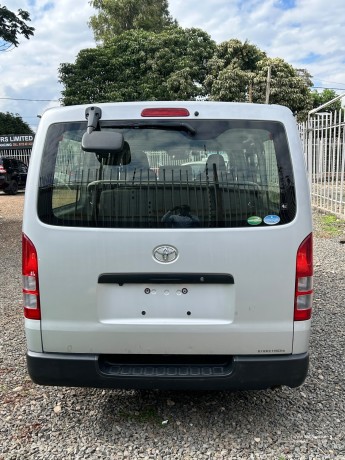 2019-toyota-hiace-diesel-7l-big-6