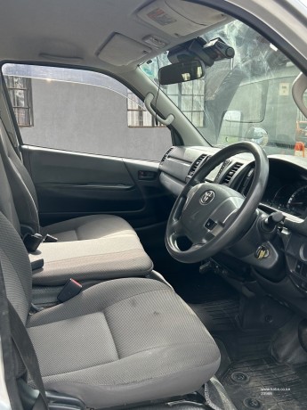2019-toyota-hiace-diesel-7l-big-5