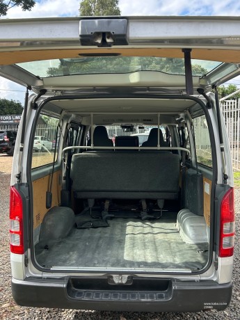 2019-toyota-hiace-diesel-7l-big-9