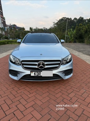 2019-mercedes-e220d-amg-sunroof-big-9