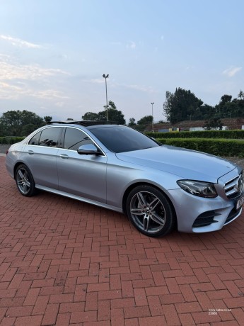 2019-mercedes-e220d-amg-sunroof-big-0