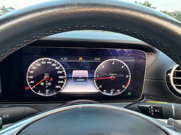 2019-mercedes-e220d-amg-sunroof-big-5