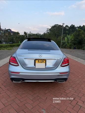 2019-mercedes-e220d-amg-sunroof-big-8