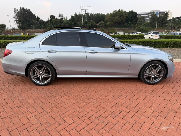 2019-mercedes-e220d-amg-sunroof-big-6