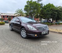 nissan-teana-small-0