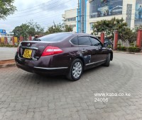 nissan-teana-small-2