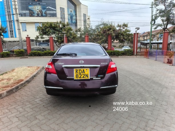 nissan-teana-big-6