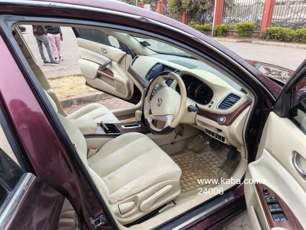 nissan-teana-big-8