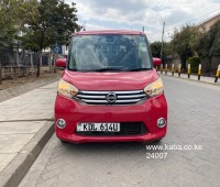 2015-nissan-dayz-roox-small-8