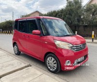 2015-nissan-dayz-roox-small-0