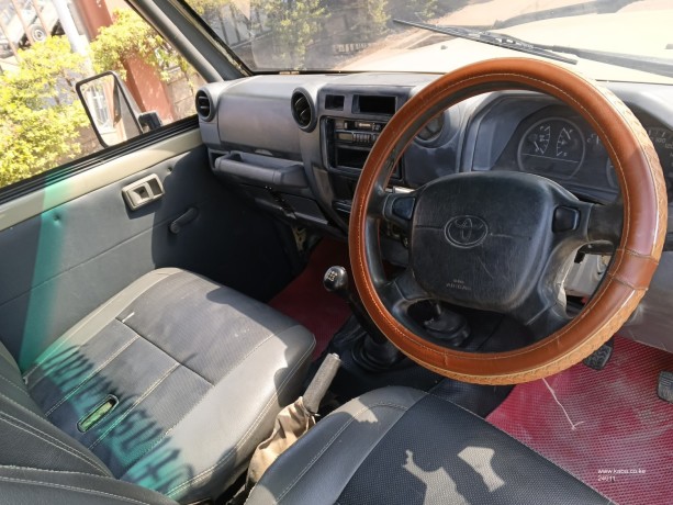 toyota-landcruiser-79-series-big-13