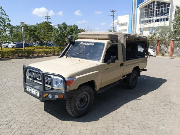 toyota-landcruiser-79-series-big-3