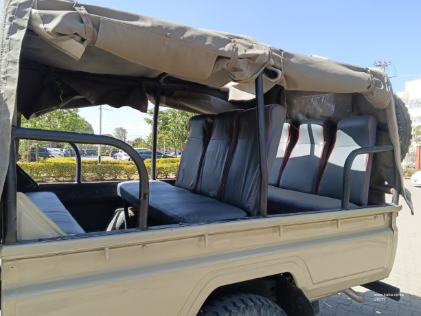 toyota-landcruiser-79-series-big-9