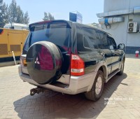 mitsubishi-pajero-small-12