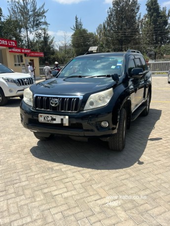 a-clean-well-maintained-toyota-prado-big-4