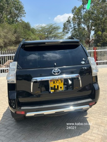 a-clean-well-maintained-toyota-prado-big-2
