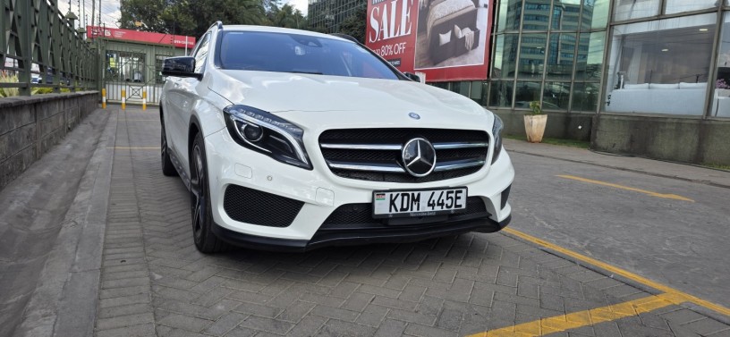 mercedes-benz-gla-180-2016-big-0