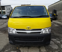 2013-toyota-hiace-small-18