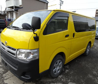 2013-toyota-hiace-small-1