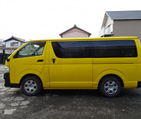 2013-toyota-hiace-small-17